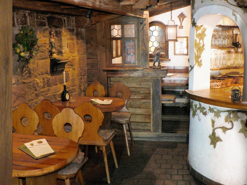 Hotel Till Eulenspiegel - Nichtrauchhotel - Garni Würzburg Buitenkant foto