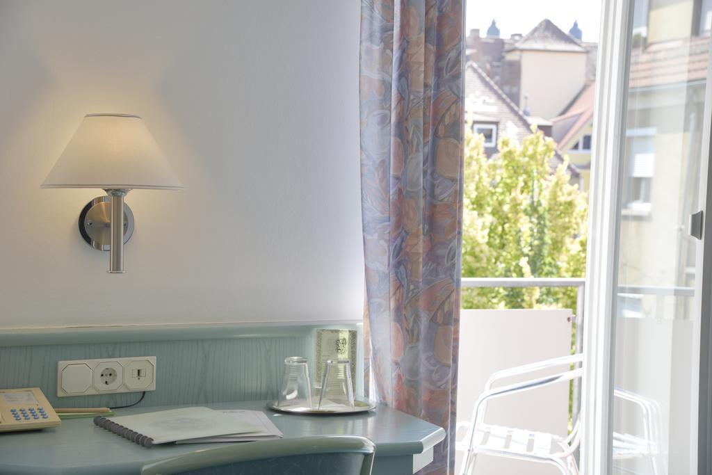 Hotel Till Eulenspiegel - Nichtrauchhotel - Garni Würzburg Buitenkant foto