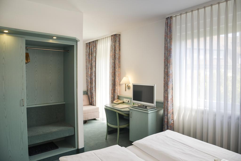 Hotel Till Eulenspiegel - Nichtrauchhotel - Garni Würzburg Buitenkant foto