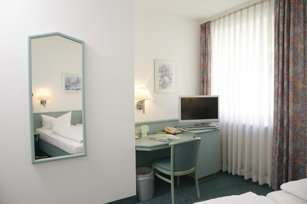 Hotel Till Eulenspiegel - Nichtrauchhotel - Garni Würzburg Buitenkant foto