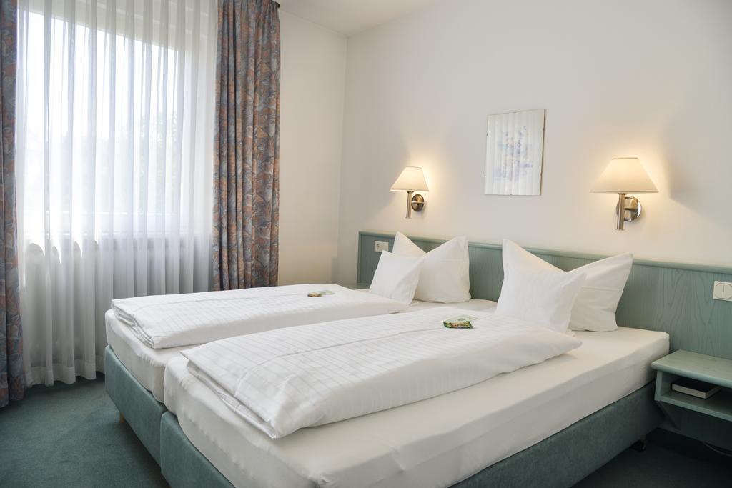 Hotel Till Eulenspiegel - Nichtrauchhotel - Garni Würzburg Buitenkant foto