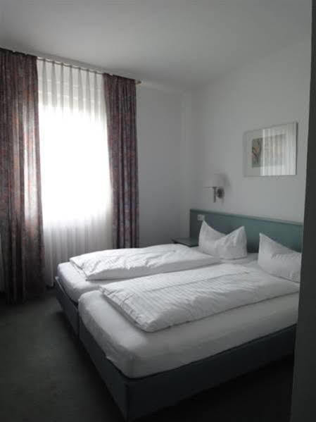 Hotel Till Eulenspiegel - Nichtrauchhotel - Garni Würzburg Buitenkant foto